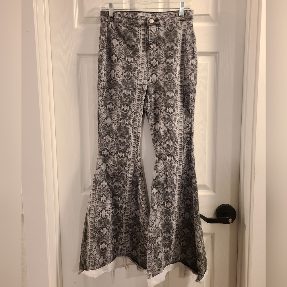 Womens We The Free Snakeskin Print High Rise Flare Pants Size: 10 Color: Gray